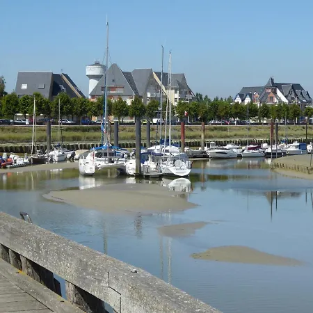 D'hotes Les 4 Vents Bed & Breakfast 3*